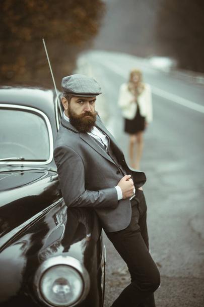 driver man wait woman at retro car. driver on business trip with blond girl - Foto, afbeelding