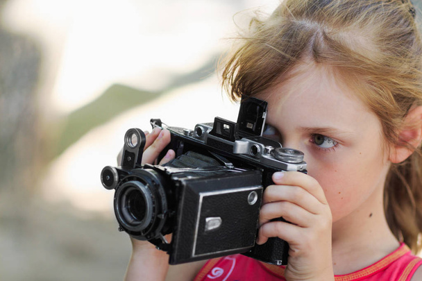 mała dziewczynka dziecko fotograf - Zdjęcie, obraz