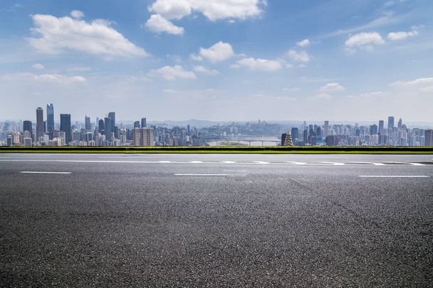 skyline panorámico y edificios con roadchongqing vacío citychina
 - Foto, Imagen
