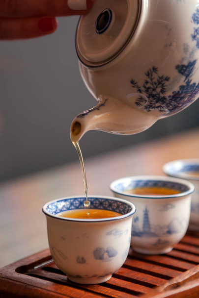 Cropped shot of pouring tea in traditional chinese teaware. - Fotografie, Obrázek