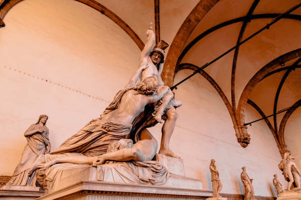 Скульптура згвалтування Poliksena Pio Федір в лоджія de Lanzi, Флоренція - Фото, зображення
