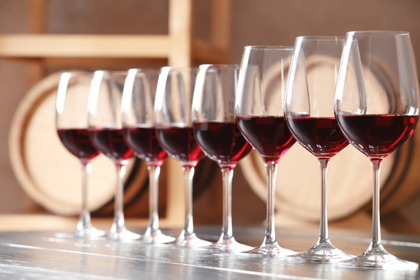 Glasses with delicious red wine on table - Φωτογραφία, εικόνα