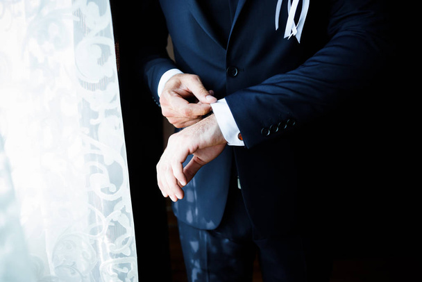 Mens style fashion. Groom suit - Foto, afbeelding