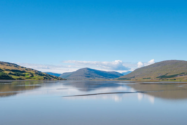 パノラマの景色、アイスランドの Lagarfjot 湖の夏 - 写真・画像