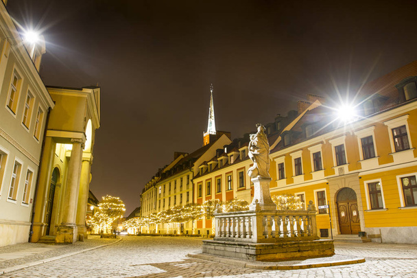 Nocne zdjęcie podświetlane Ostrów Tumski, Wrocław - Zdjęcie, obraz