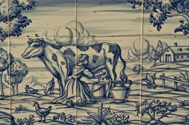 talavera keramiek, tegel, werk van de boerderij, de koe melken - Foto, afbeelding