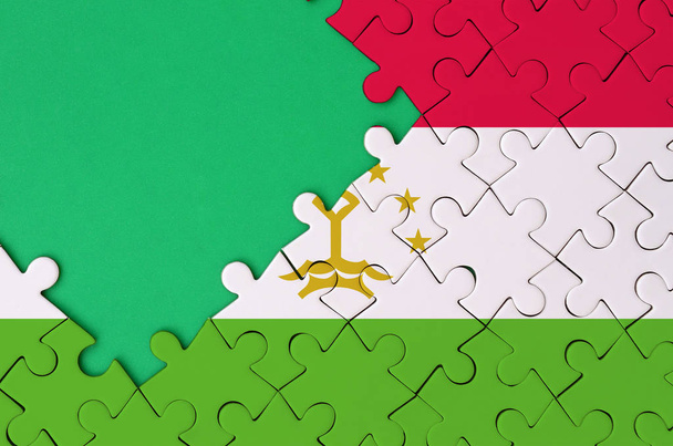 Bandeira do Tajiquistão é representado em um quebra-cabeça completo com espaço livre cópia verde no lado esquerdo
. - Foto, Imagem