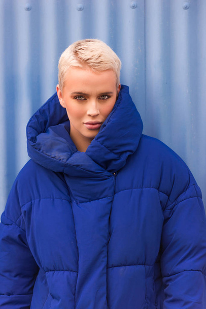 Portrait of young beautiful woman with short hairs - Influencer posing for a fashion advertising campaign - Valokuva, kuva