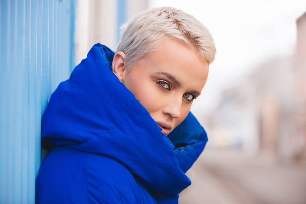 Portrait of young beautiful woman with short hairs - Influencer posing for a fashion advertising campaign - 写真・画像
