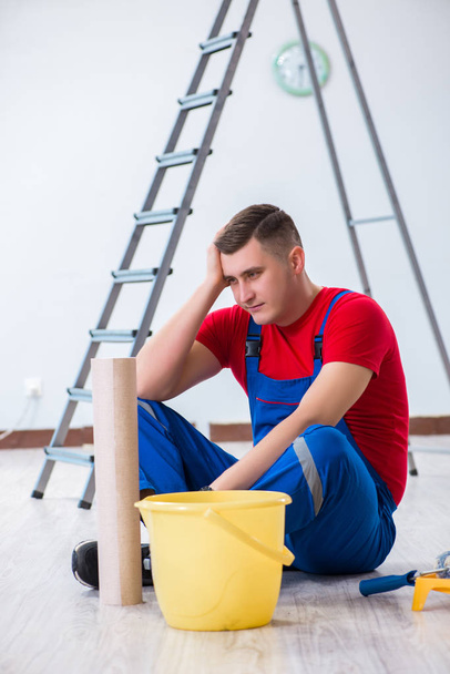 Contractor worker preparing for wallpaper decoration - Photo, Image
