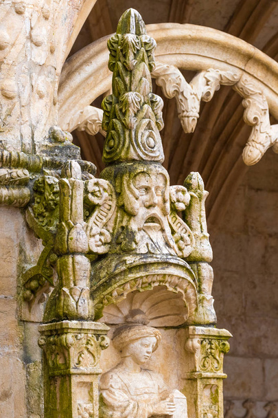 ポルトガルのリスボンのジェロニモス修道院でガーゴイル - 写真・画像
