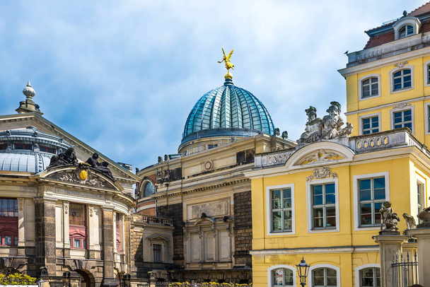 increíble ciudad de Dresde en Alemania. Centro histórico europeo y esplendor
. - Foto, imagen