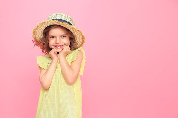 Close up portrait of a Beautiful girl in yellow dress and straw hat. - Foto, Imagem