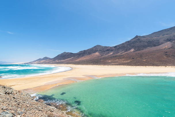 Vista parcial de la playa de Barlovento en Fuerteventura, España
 - Foto, imagen