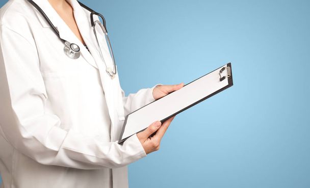 Female doctor with notepad - Photo, image