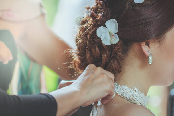 結婚式で花嫁の美しいレースの襟布 - 写真・画像