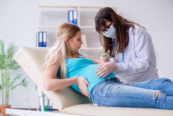 Pregnant woman at regular pregnancy check-up - 写真・画像