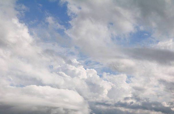 blue sky with big cloud and raincloud, art of nature beautiful and copy space for add text - Foto, afbeelding