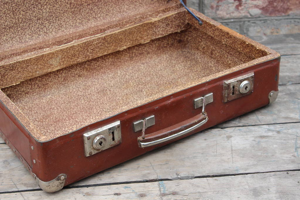régi barna bőröndöt - Fotó, kép