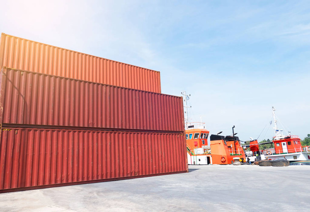 Μεταφοράς εμπορευματοκιβωτίων για Logistic Import Export επιχειρήσεων και βιομηχανική . - Φωτογραφία, εικόνα