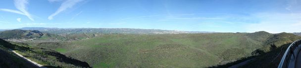 Ahogy a Ronald Regan elnöki könyvtár Simi Valley California hegyek - Fotó, kép