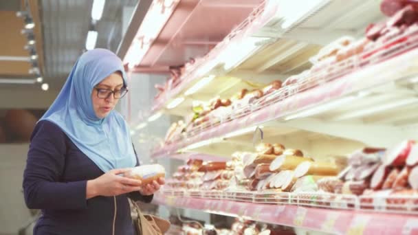attractive woman in hijab 40 years of shopping, meat department - Video