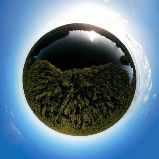 Esfera panorámica del paisaje forestal
 - Foto, Imagen