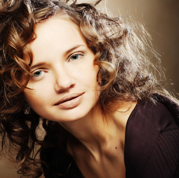beautiful young woman with curly hair - Φωτογραφία, εικόνα