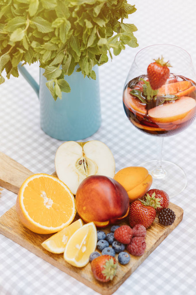 summer drink, fruit cocktail on white wood table with berries - Fotoğraf, Görsel
