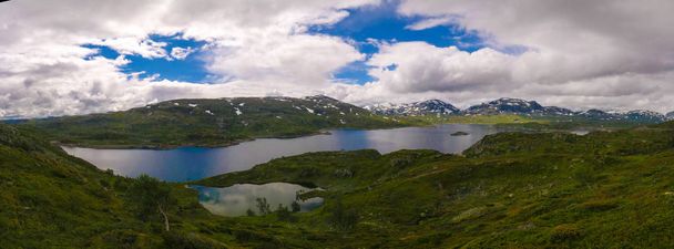Vista panorâmica para o planalto de Hardangervidda e para o lago Kjelavatn, Noruega
 - Foto, Imagem