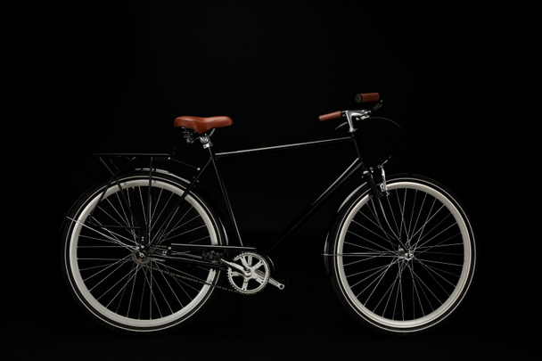 πλαϊνή όψη, κλασική εκλεκτής ποιότητας ποδηλάτων που απομονώνονται σε μαύρο  - Φωτογραφία, εικόνα
