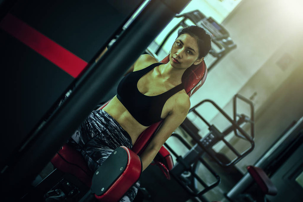 asia woman doing exercise in fitness gym - Foto, Imagem