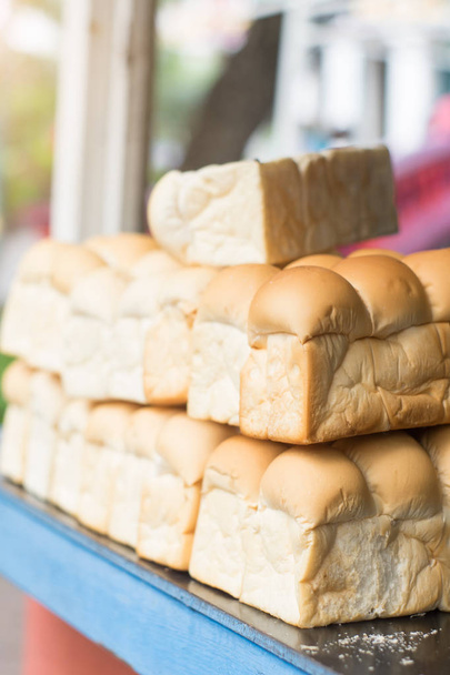 Fresh Bread stack on shelf - Foto, Bild