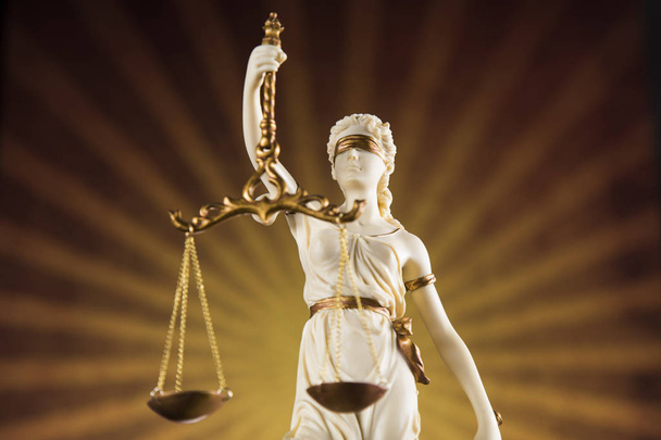 Dios de la ley, Estatua de la dama justicia
 - Foto, imagen