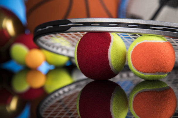 Balles et différents équipements sportifs
 - Photo, image