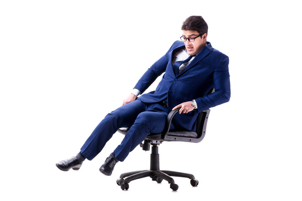 Бізнесмен сидить на офісному стільці ізольовано на білому
 - Фото, зображення