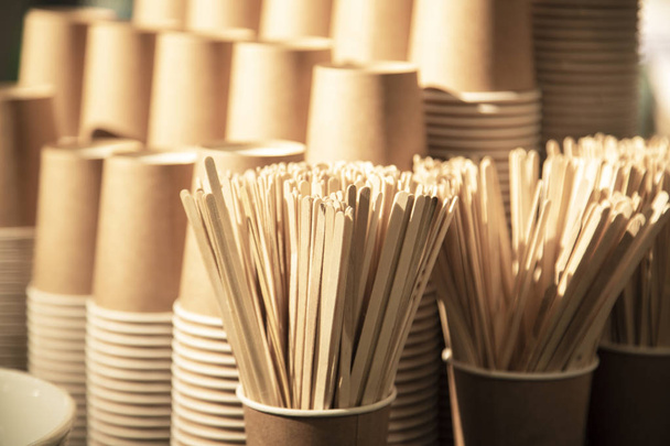 Koffie cups gestapeld in een stapel - Foto, afbeelding