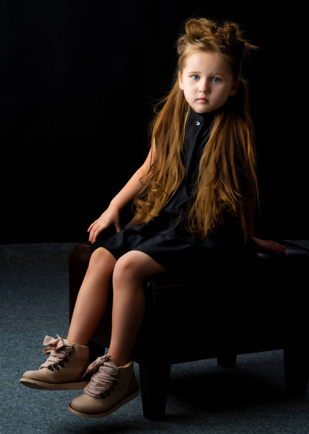 Little girl on a black background - Fotó, kép
