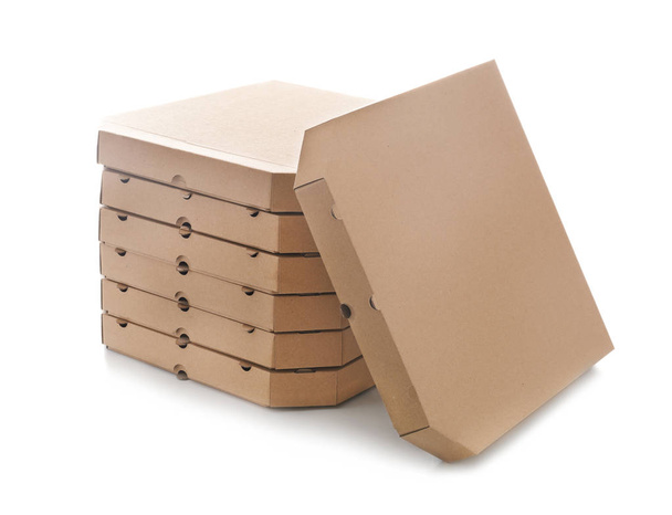 scatole di pizza di cartone su sfondo bianco
 - Foto, immagini