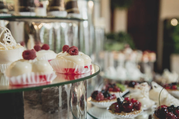 Deliciosa barra de dulces de recepción de boda
 - Foto, Imagen