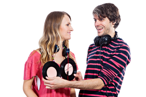 Couple jouant avec des disques vinyle
 - Photo, image