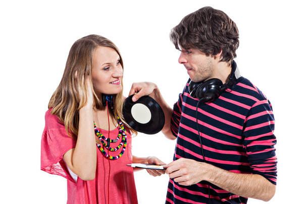 Пара, играющая с виниловыми пластинками
 - Фото, изображение