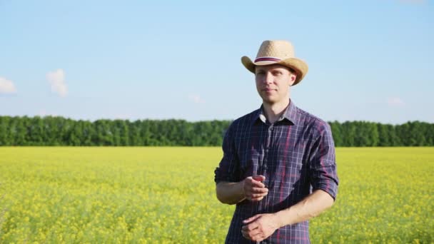 Portrait of a farmer on the field - Footage, Video