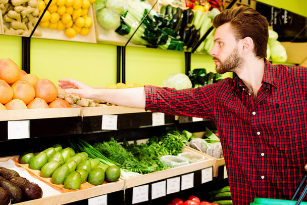 Man making fruits purchases in supermarket  - Φωτογραφία, εικόνα