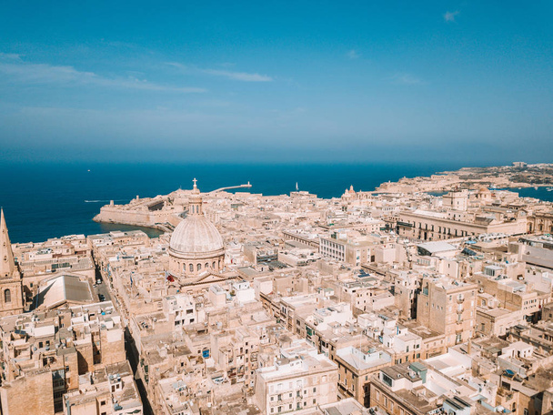 Aerial panoramic view of the Valletta old town on Malta. - Foto, Imagem