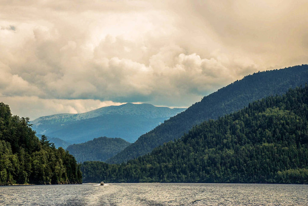 Lake and mountains - Foto, Imagen