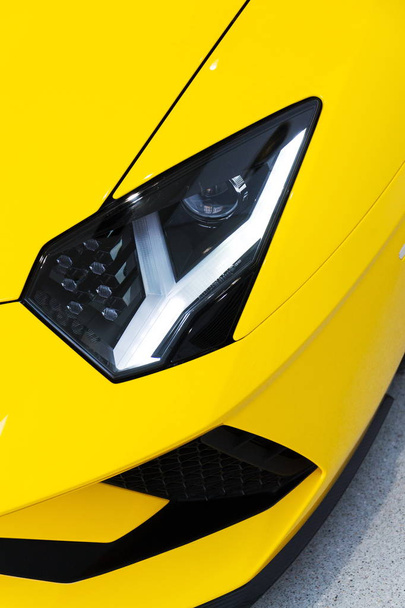 Koplamp detail op sportwagen, Lamborghini Aventador S coupe - Foto, afbeelding
