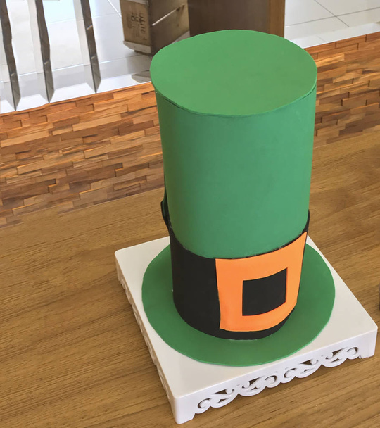 Cake in the shape of an Irish hat - Фото, изображение