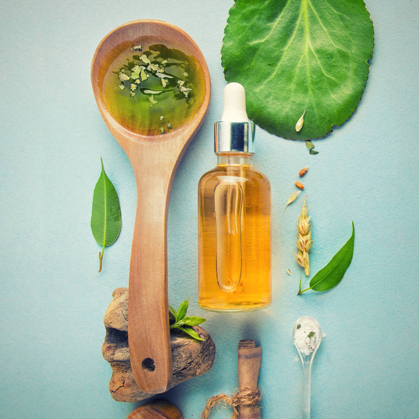 Homeopathische oliën, voedingssupplementen voor intestinale gezondheid, huidverzorging. - Foto, afbeelding