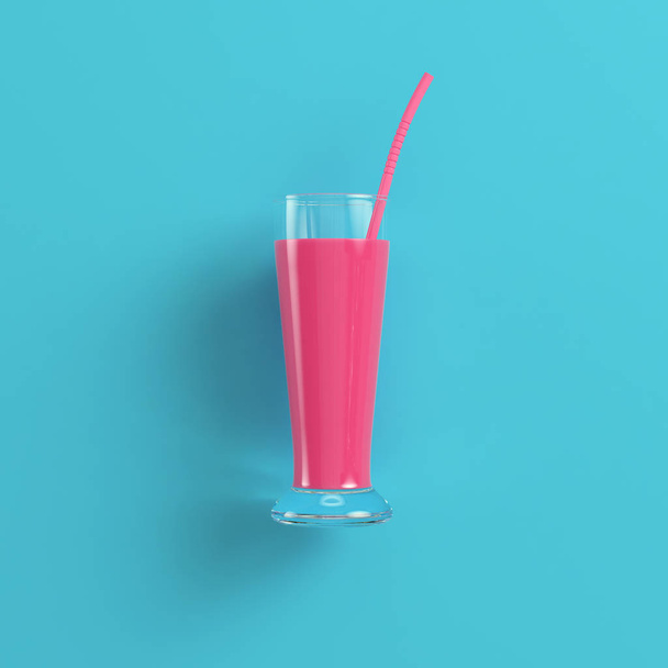 Γυαλί με ροζ cocktail και άχυρο σε φωτεινό μπλε φόντο σε παστέλ χρώματα. Έννοια του μινιμαλισμού. 3D καθιστούν - Φωτογραφία, εικόνα